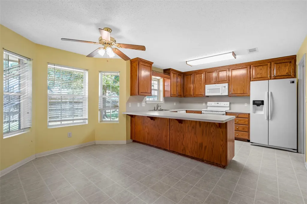 100 W Jade Drive Hewitt TX 76643