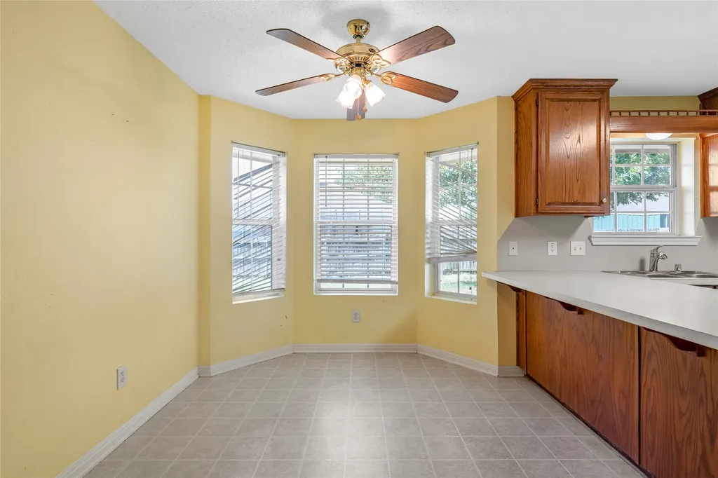 100 W Jade Drive Hewitt TX 76643