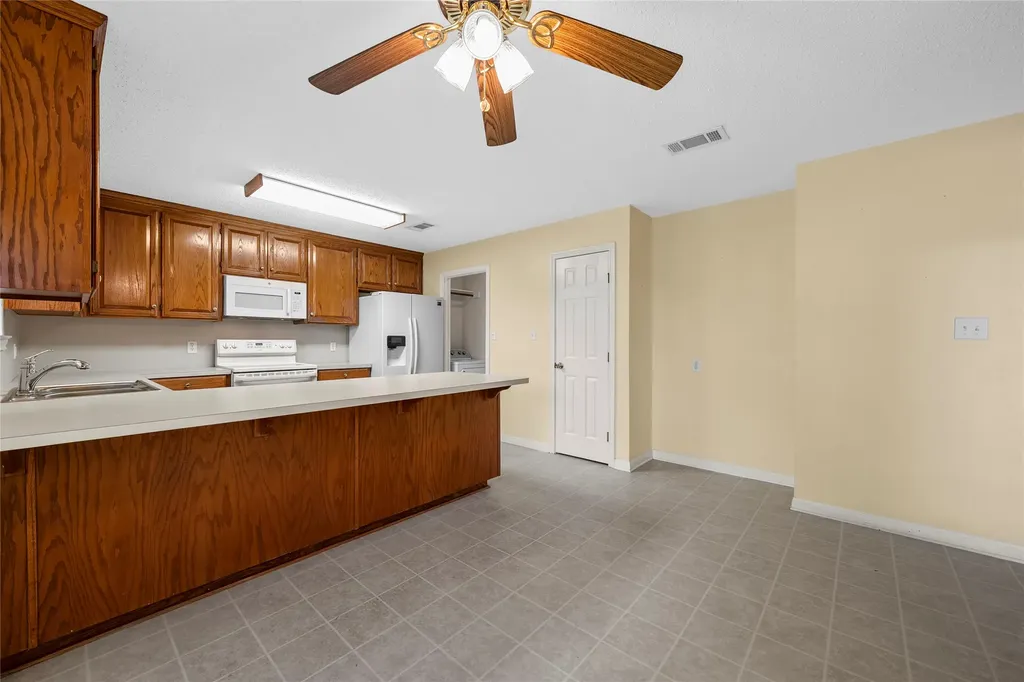 100 W Jade Drive Hewitt TX 76643
