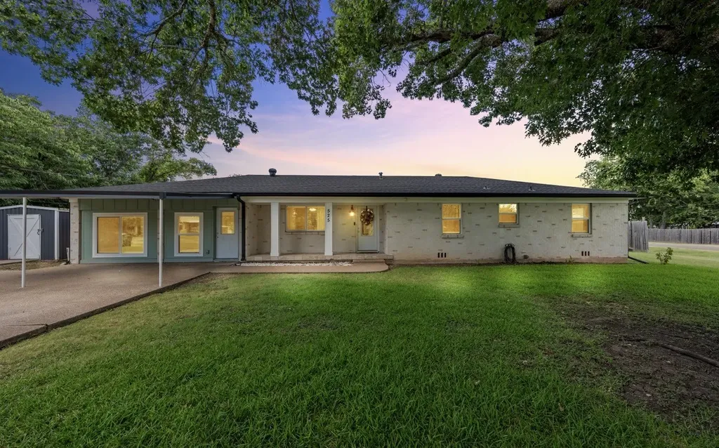 525 W 7th Street Crawford TX 76638