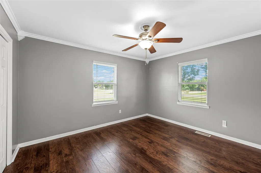 525 W 7th Street Crawford TX 76638