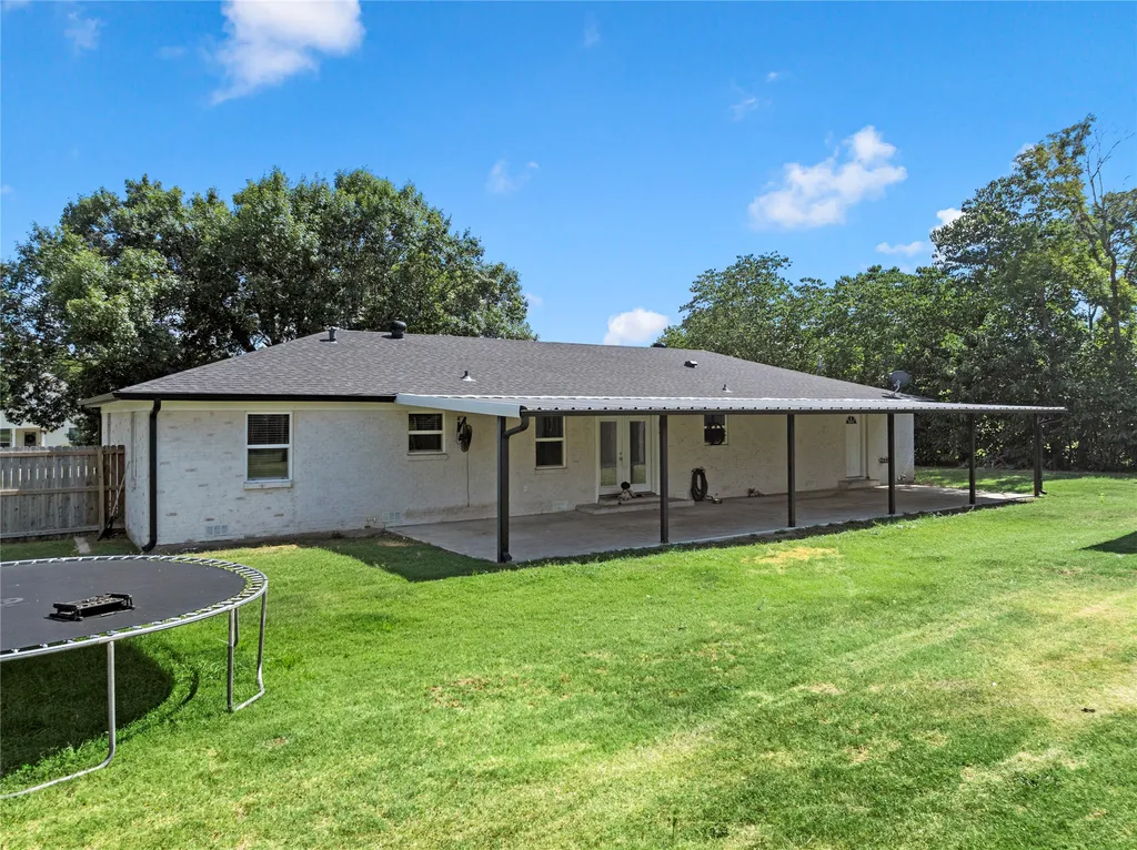525 W 7th Street Crawford TX 76638
