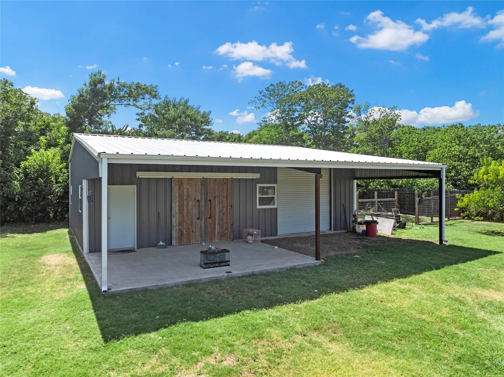525 W 7th Street Crawford TX 76638