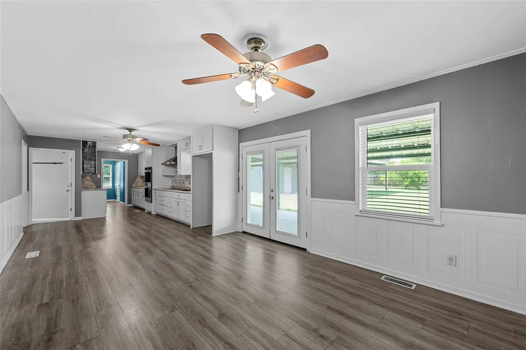 525 W 7th Street Crawford TX 76638