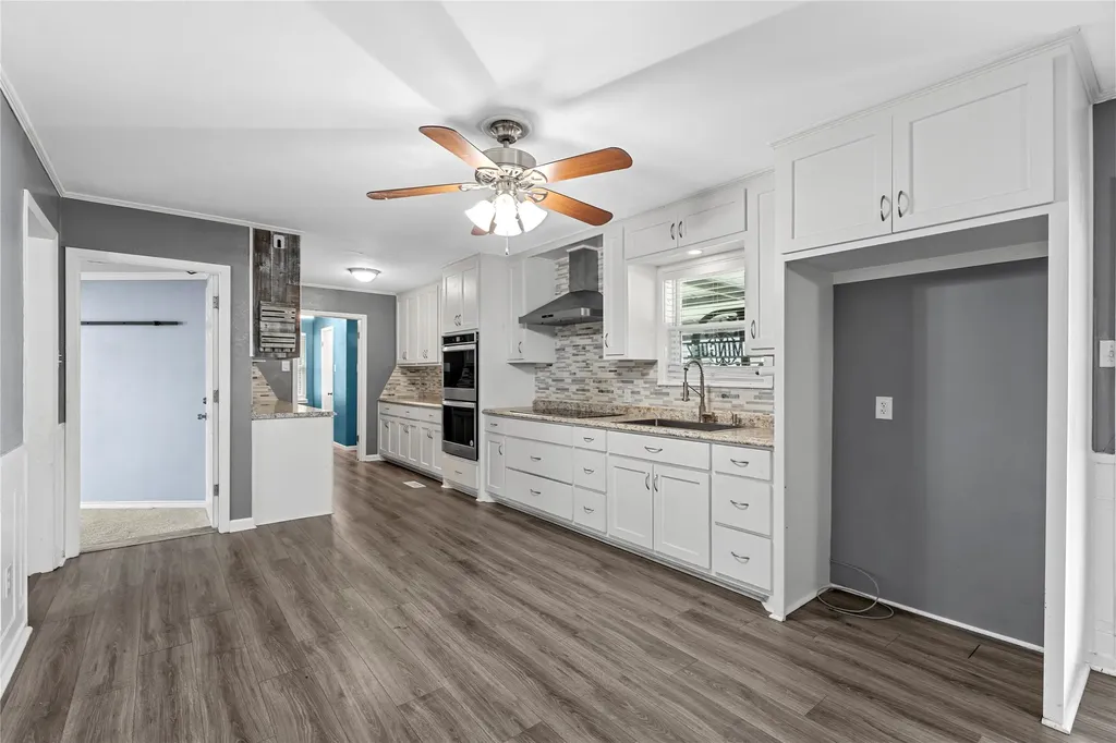 525 W 7th Street Crawford TX 76638