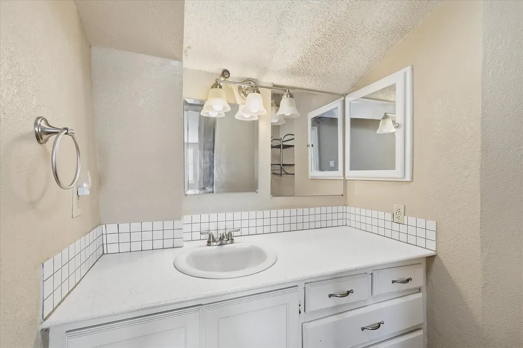 6505 Hughes Drive Watauga TX 76148