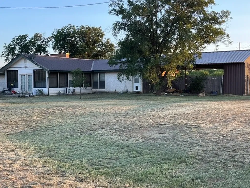 508 N Water Street Roby TX 79543
