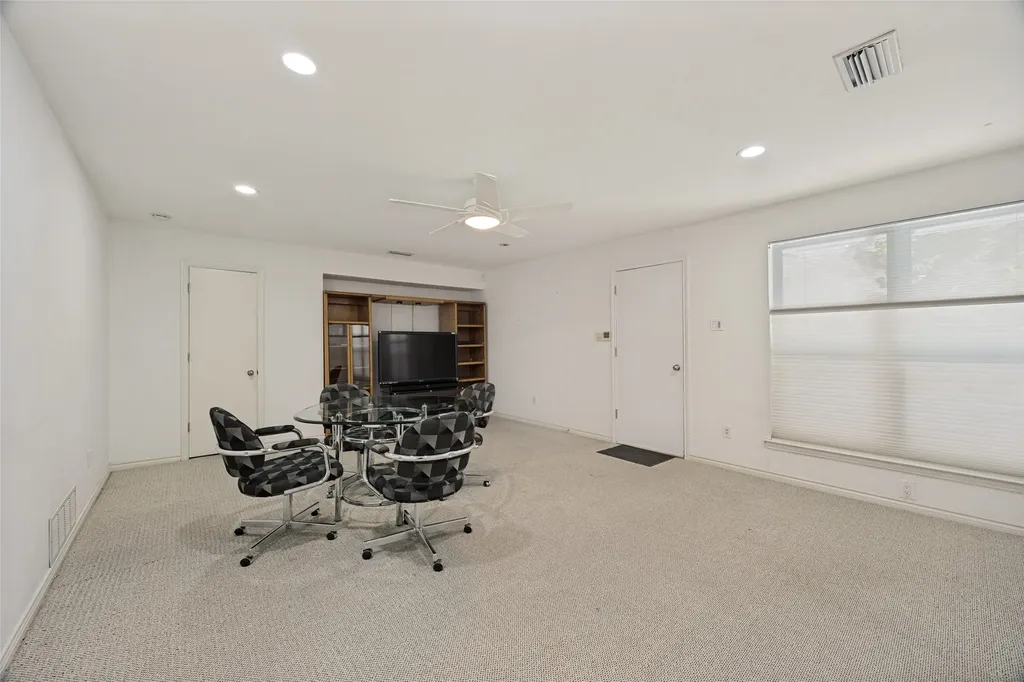 6715 Glenhurst Drive Dallas TX 75254