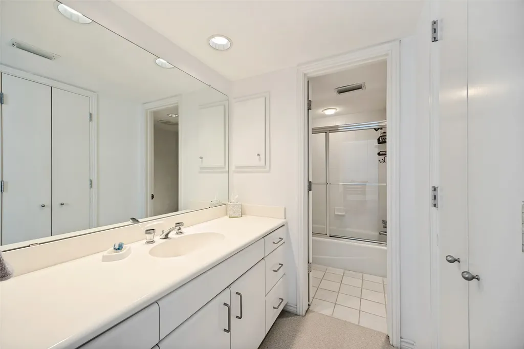 6715 Glenhurst Drive Dallas TX 75254