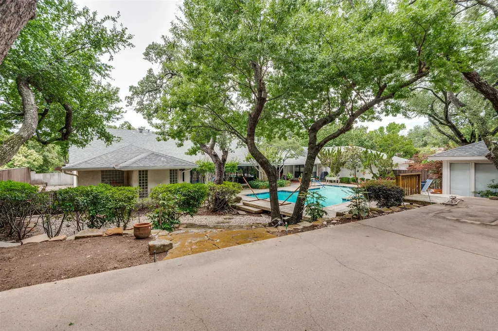 6715 Glenhurst Drive Dallas TX 75254