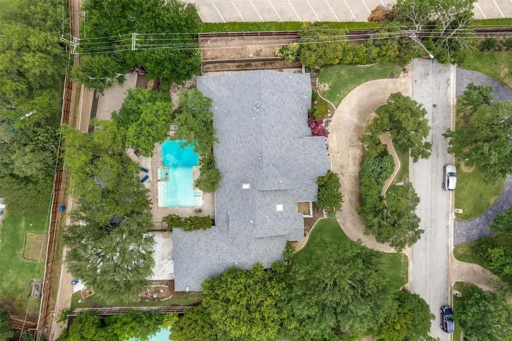6715 Glenhurst Drive Dallas TX 75254