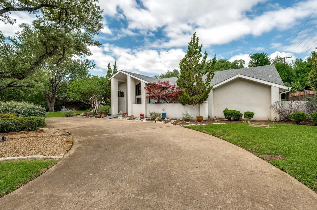 6715 Glenhurst Drive Dallas TX 75254