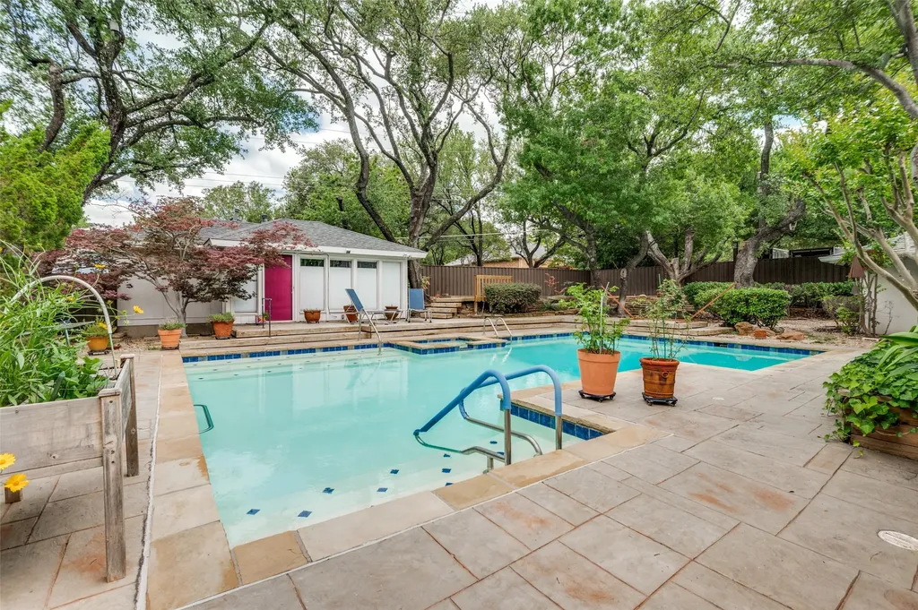 6715 Glenhurst Drive Dallas TX 75254
