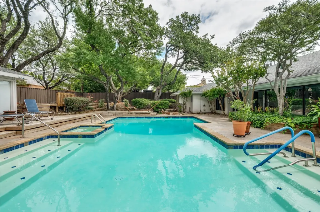 6715 Glenhurst Drive Dallas TX 75254