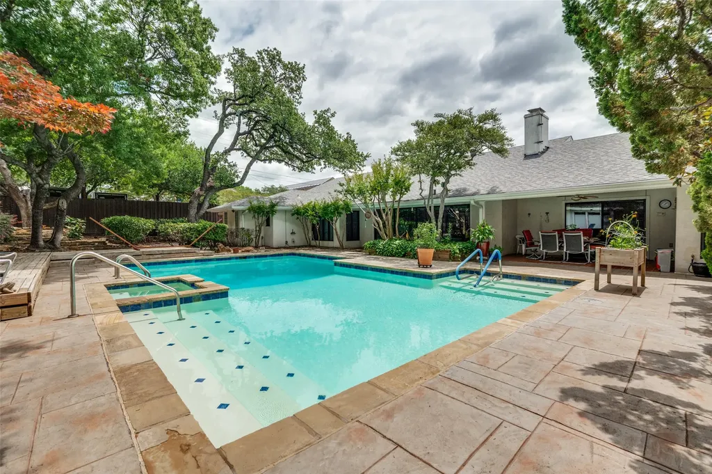 6715 Glenhurst Drive Dallas TX 75254