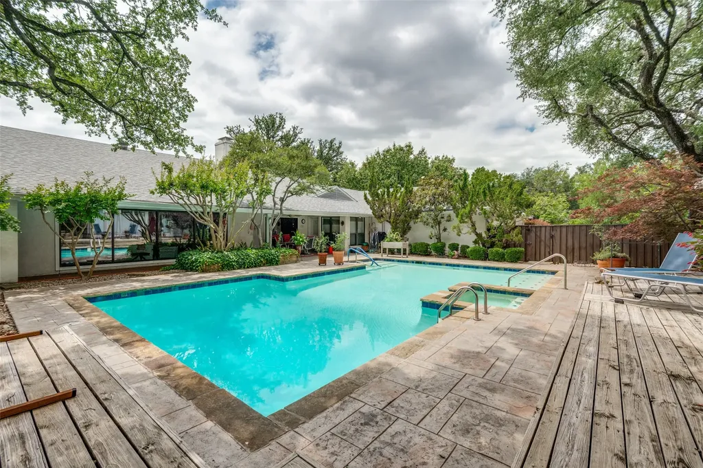 6715 Glenhurst Drive Dallas TX 75254