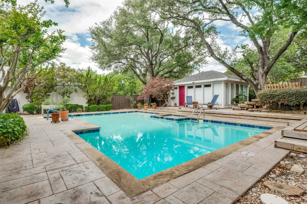 6715 Glenhurst Drive Dallas TX 75254