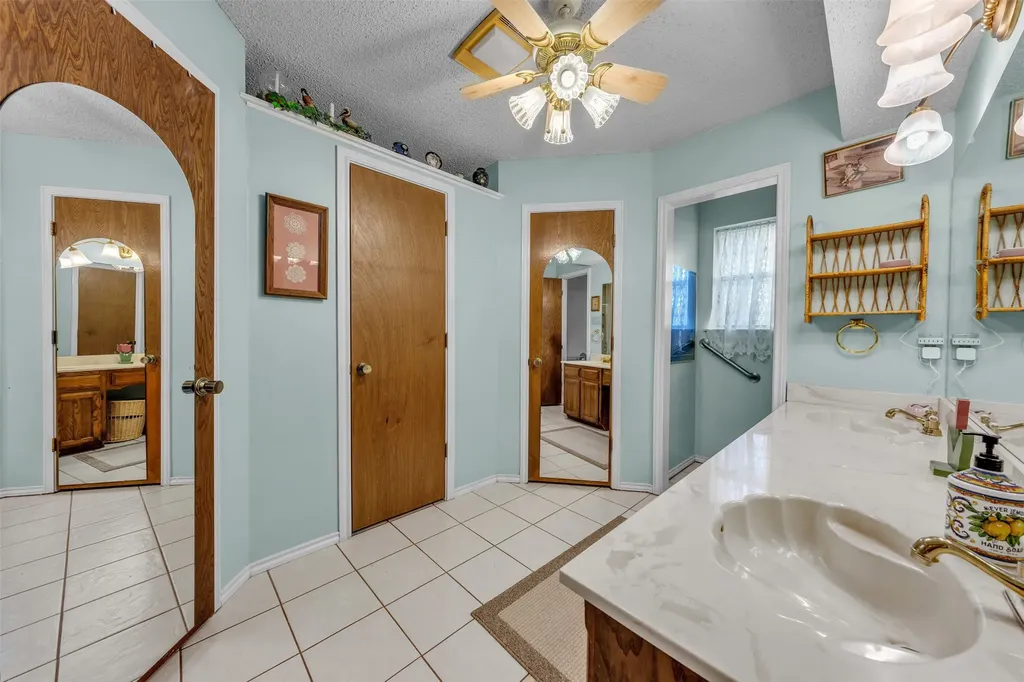 6712 N Park Drive North Richland Hills TX 76182