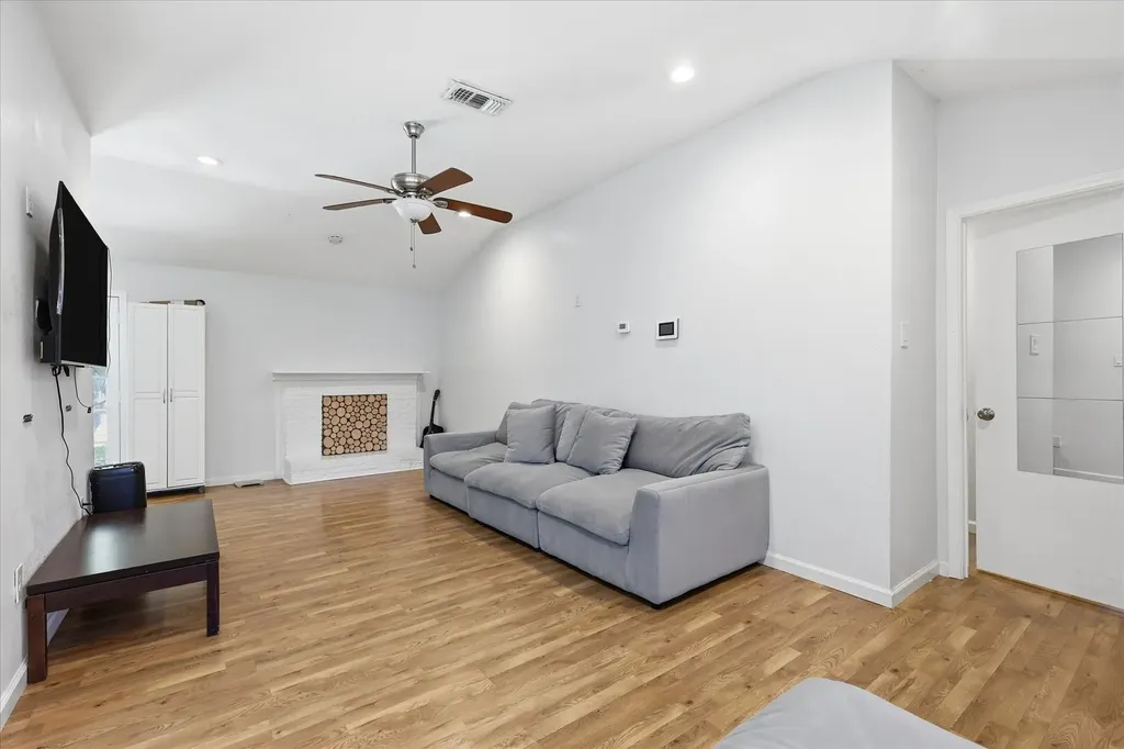 2715 Cary Drive Mesquite TX 75150