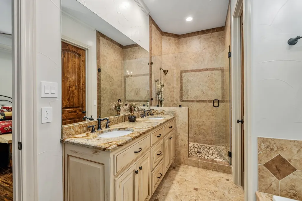 172 Enchanted Drive Enchanted Oaks TX 75156