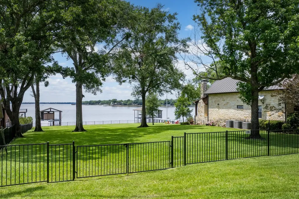 172 Enchanted Drive Enchanted Oaks TX 75156