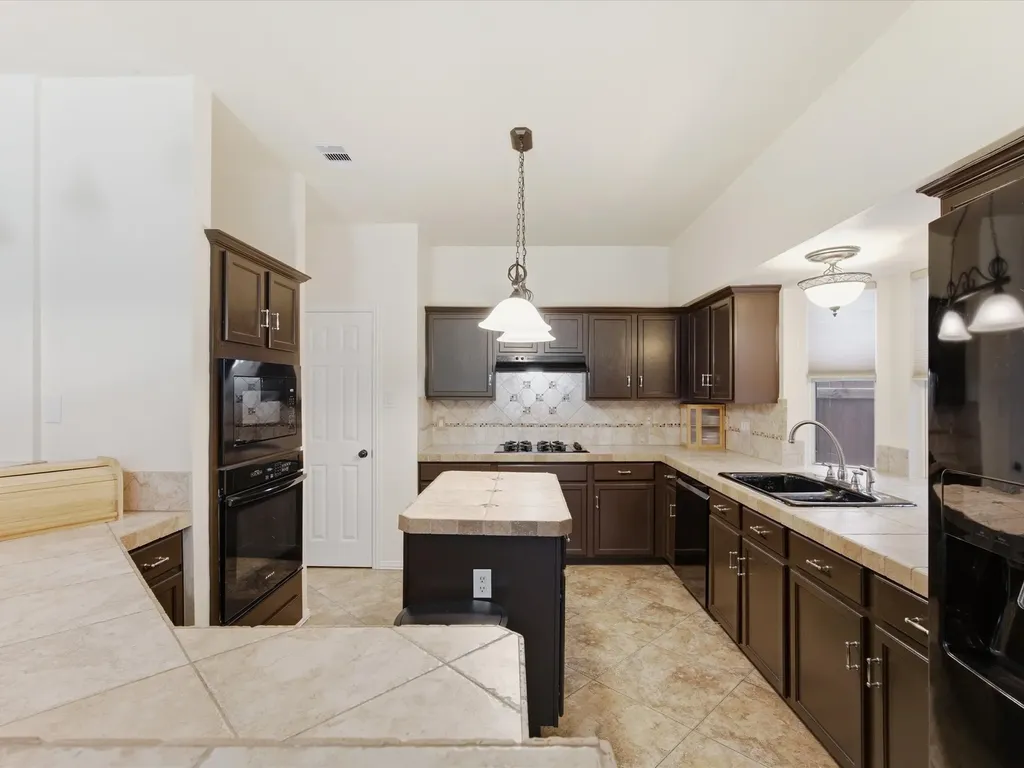 4008 Falcon Ridge Drive Haltom City TX 76137