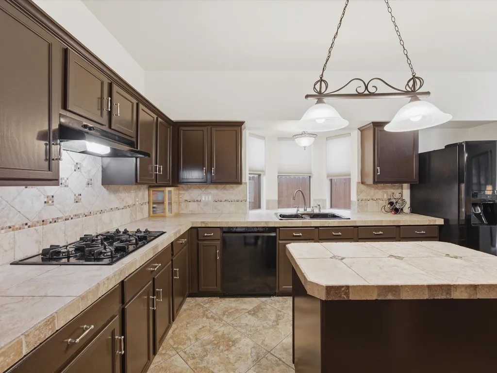 4008 Falcon Ridge Drive Haltom City TX 76137