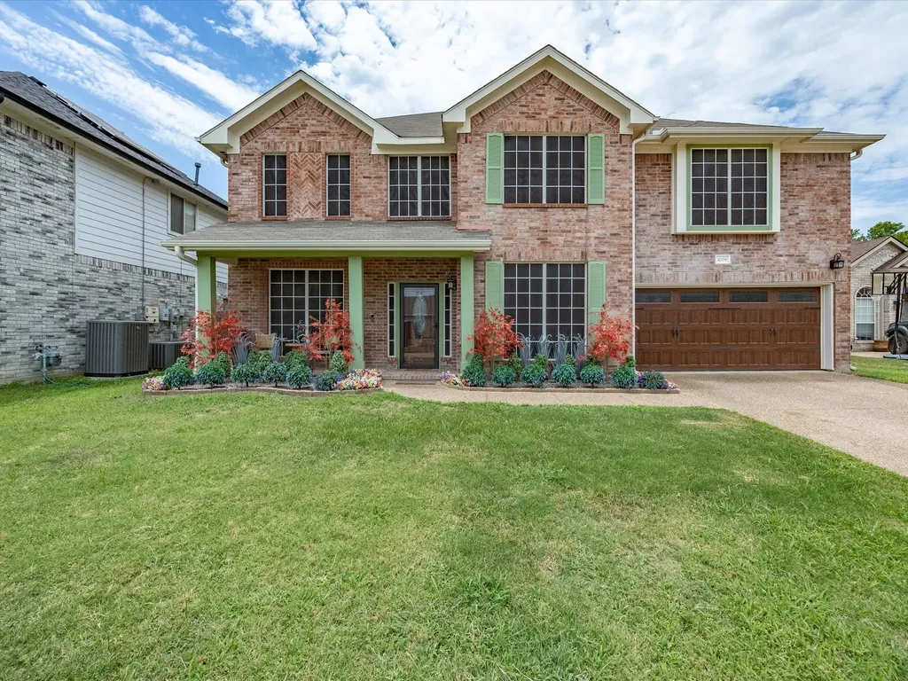 4008 Falcon Ridge Drive Haltom City TX 76137