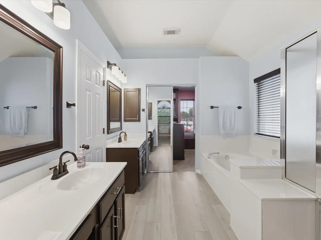 4008 Falcon Ridge Drive Haltom City TX 76137