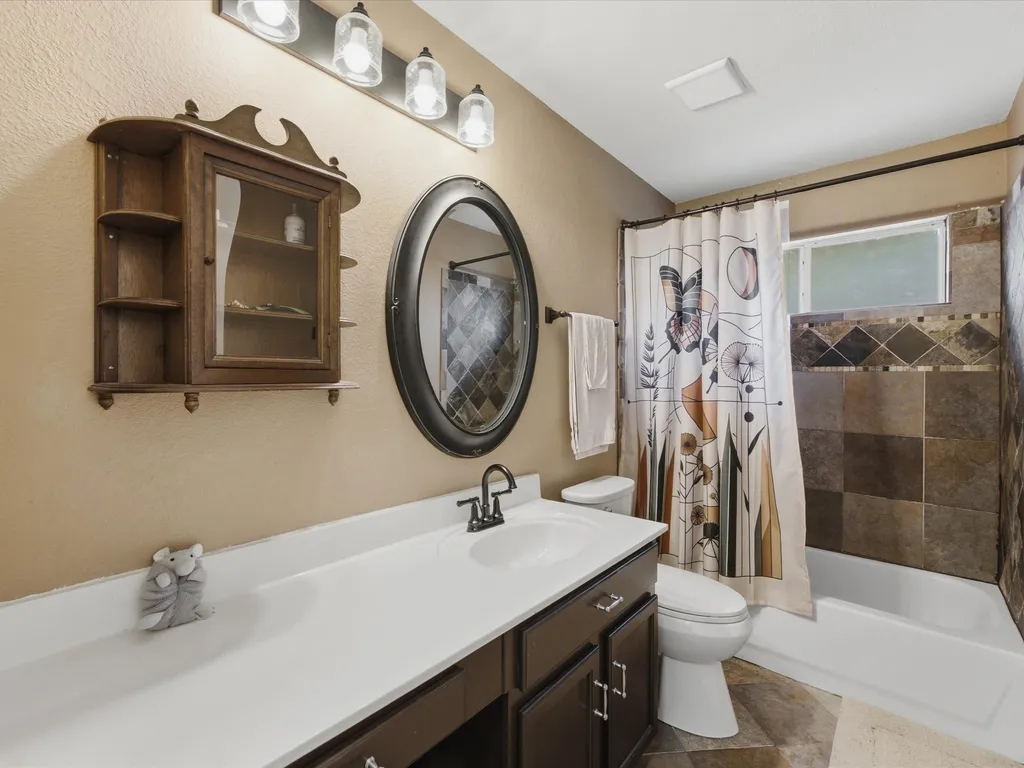 4008 Falcon Ridge Drive Haltom City TX 76137