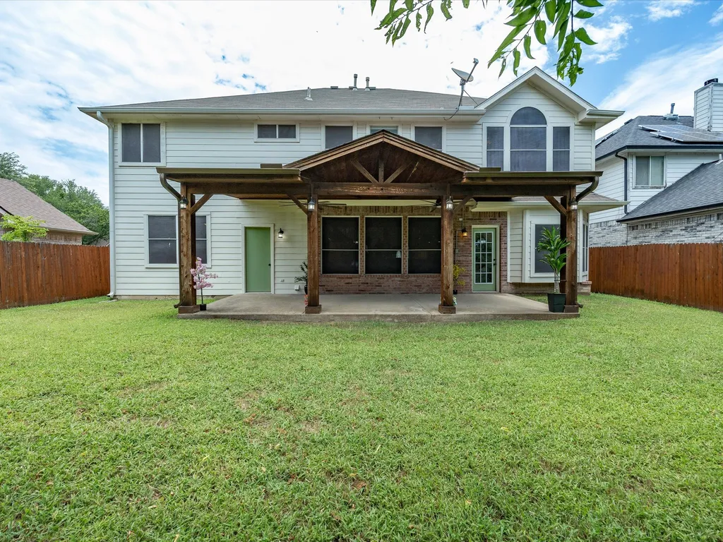 4008 Falcon Ridge Drive Haltom City TX 76137
