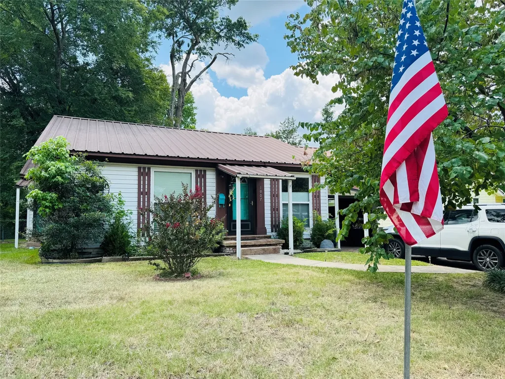1007 N Johnson Street Mineola TX 75773
