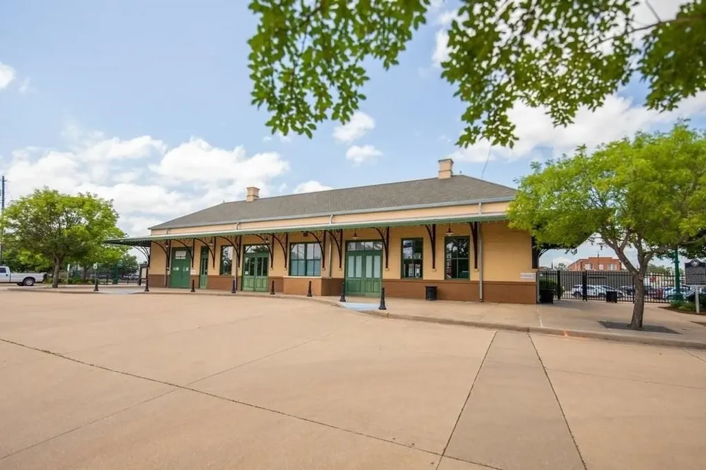1007 N Johnson Street Mineola TX 75773
