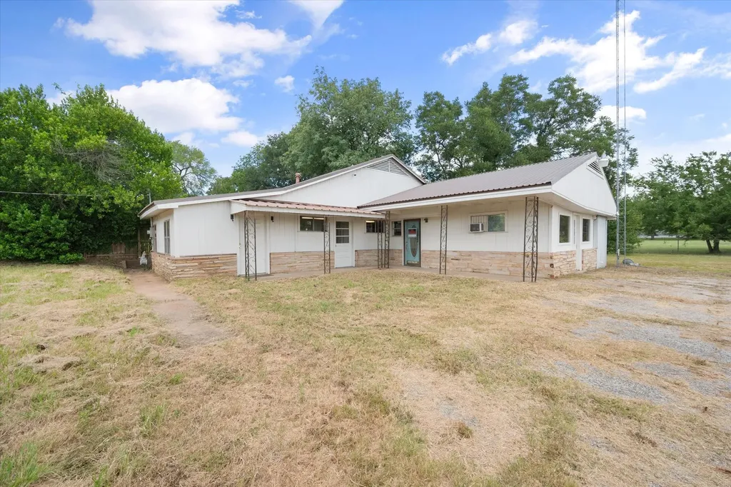 1016 E Commerce Street Fairfield TX 75840