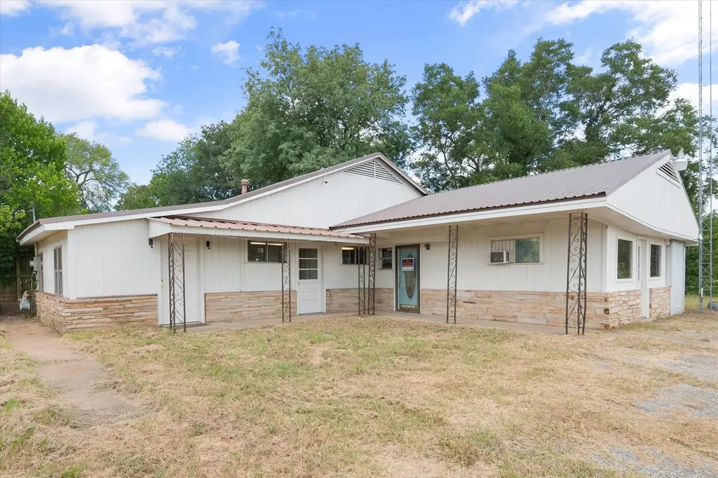 1016 E Commerce Street Fairfield TX 75840