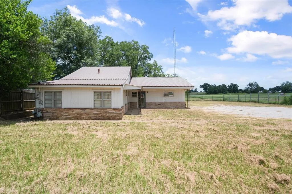 1016 E Commerce Street Fairfield TX 75840