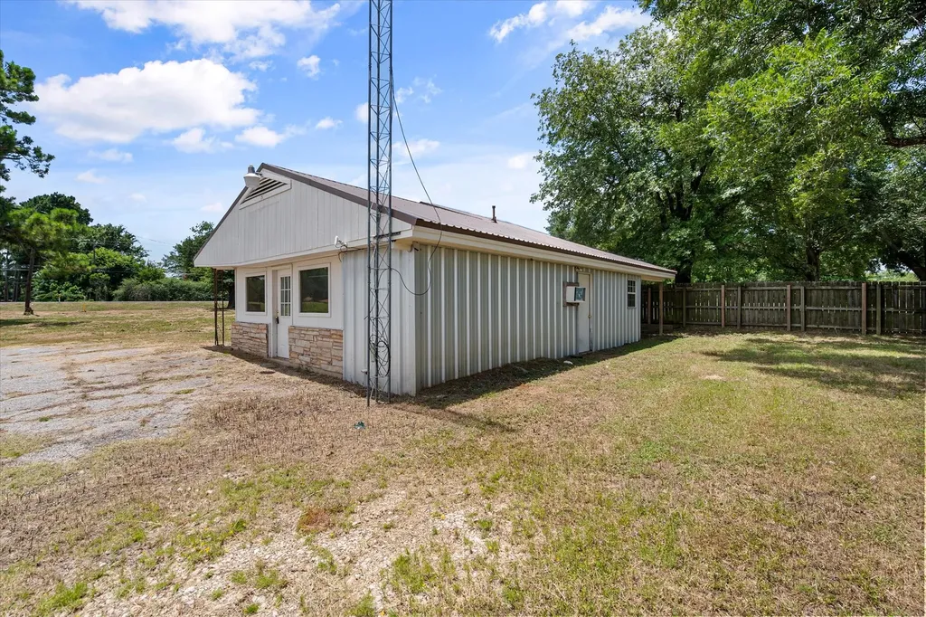 1016 E Commerce Street Fairfield TX 75840