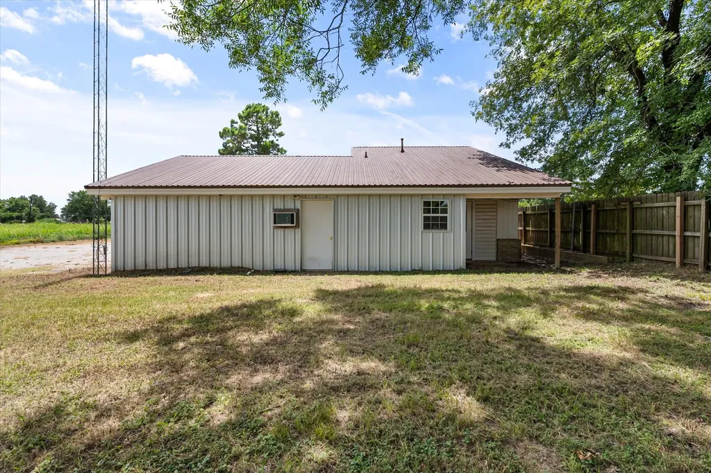 1016 E Commerce Street Fairfield TX 75840