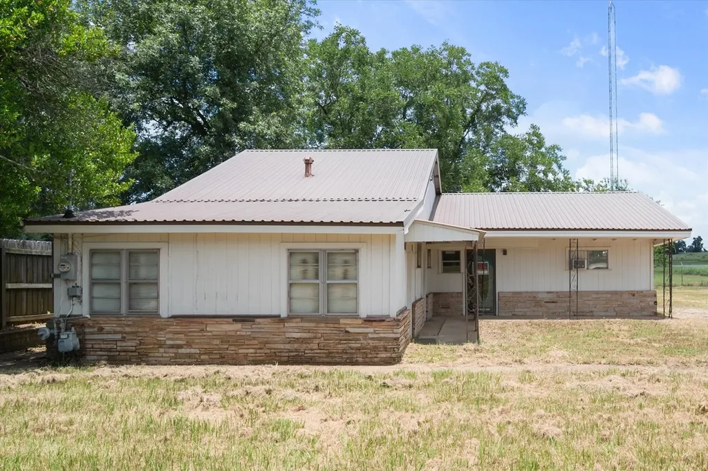 1016 E Commerce Street Fairfield TX 75840