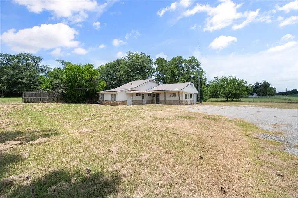 1016 E Commerce Street Fairfield TX 75840
