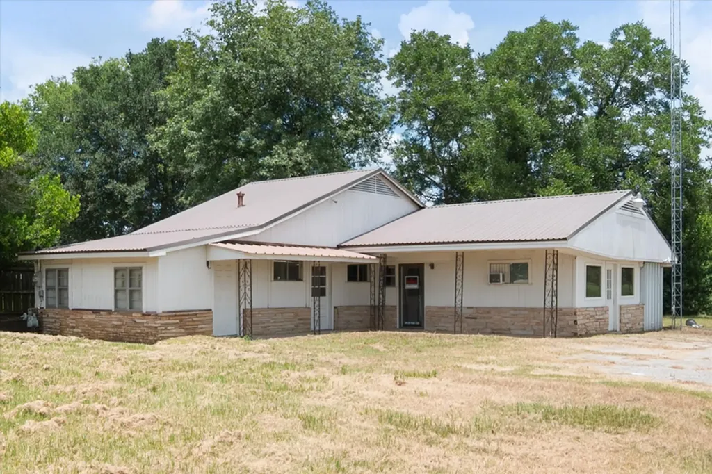 1016 E Commerce Street Fairfield TX 75840