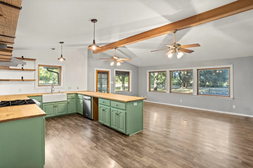 8412 County Road 4084 Scurry TX 75158