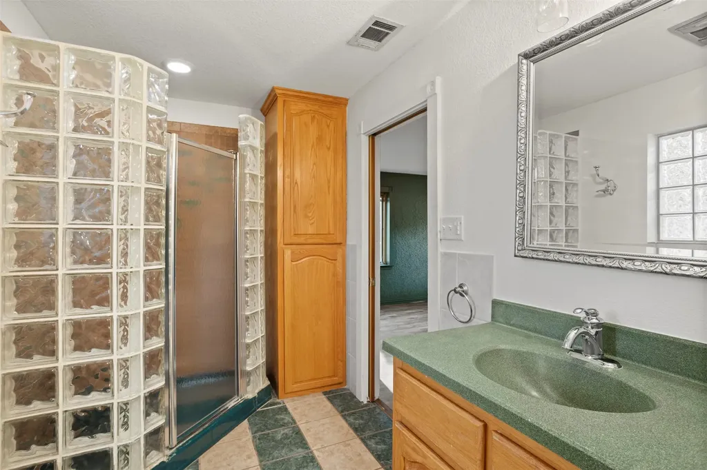 8412 County Road 4084 Scurry TX 75158
