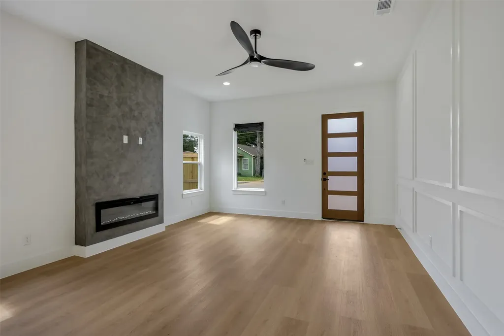2555 Hooper Street Dallas TX 75215