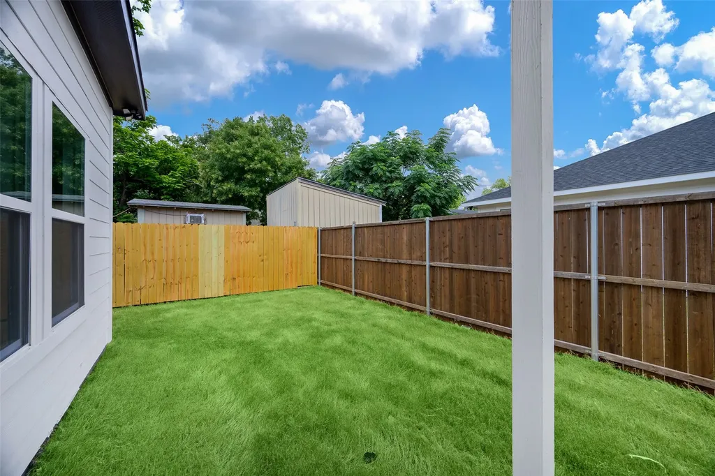 2555 Hooper Street Dallas TX 75215