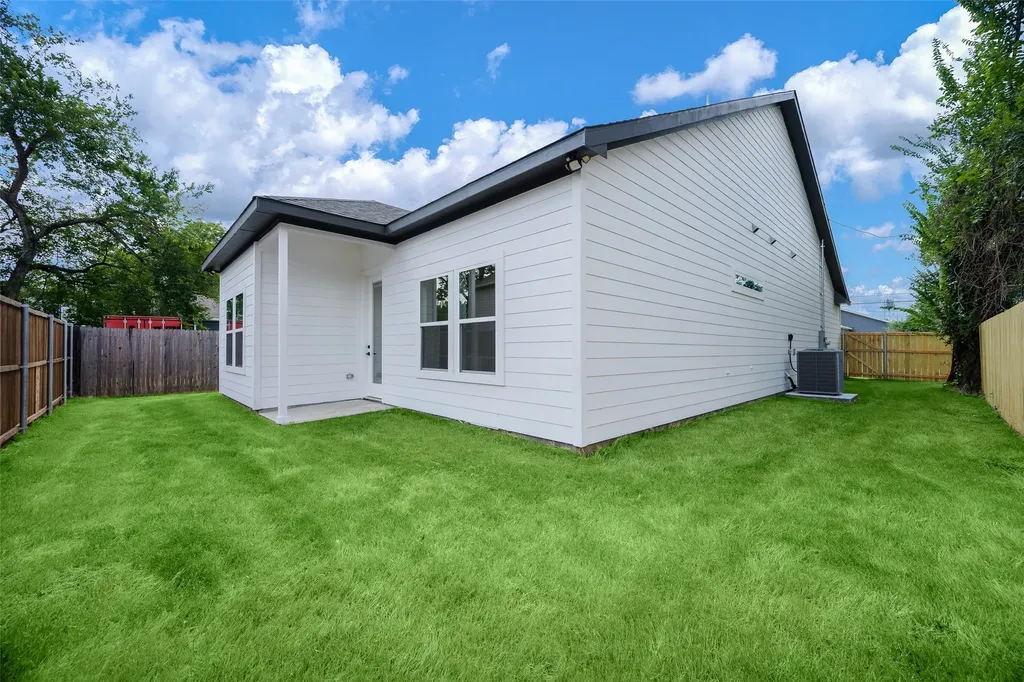 2555 Hooper Street Dallas TX 75215