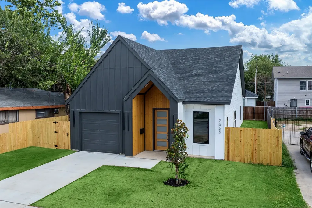 2555 Hooper Street Dallas TX 75215