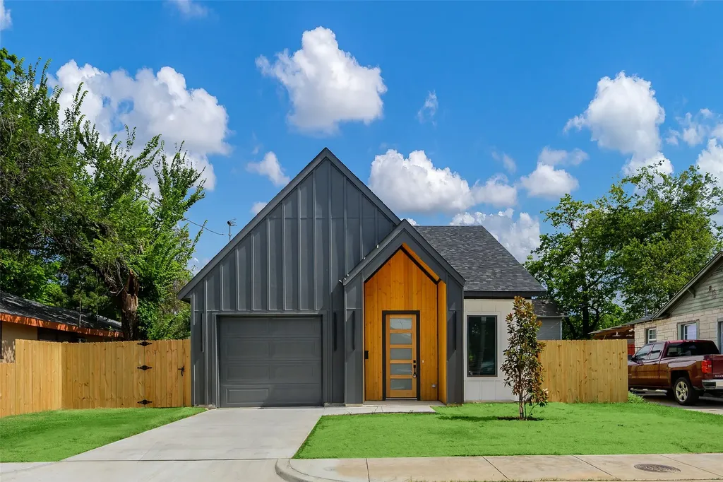 2555 Hooper Street Dallas TX 75215
