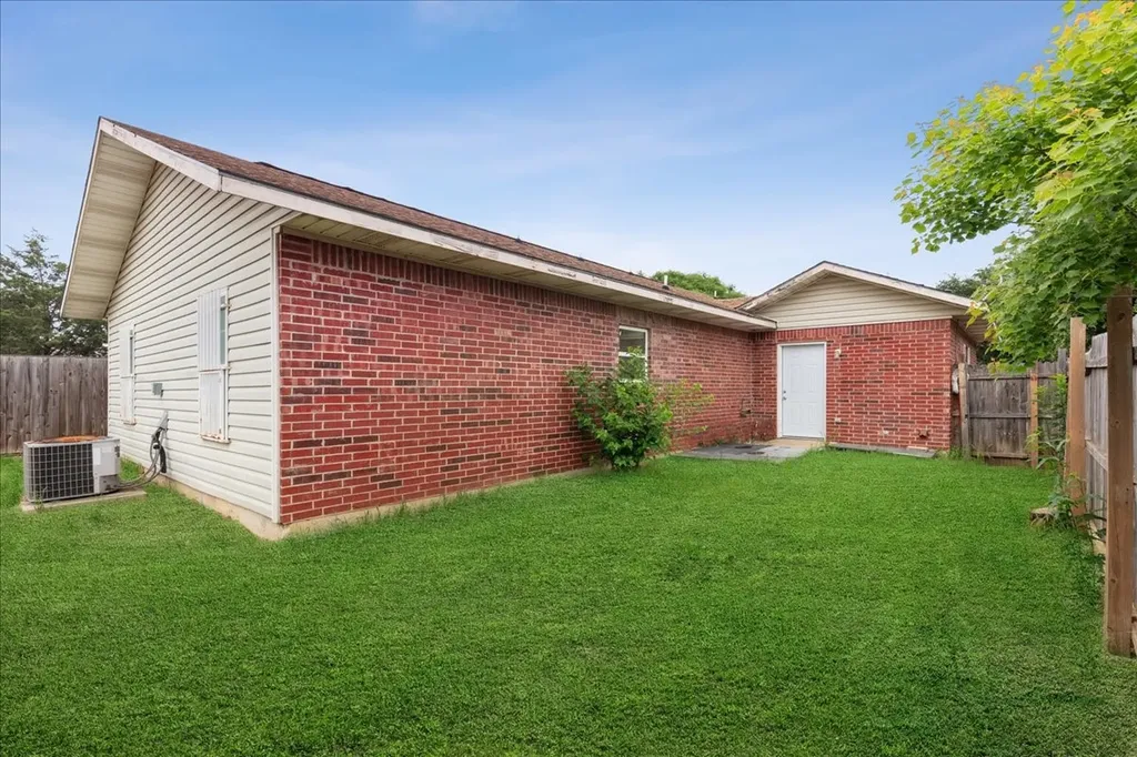 4043 Gray Oak Place Dallas TX 75212