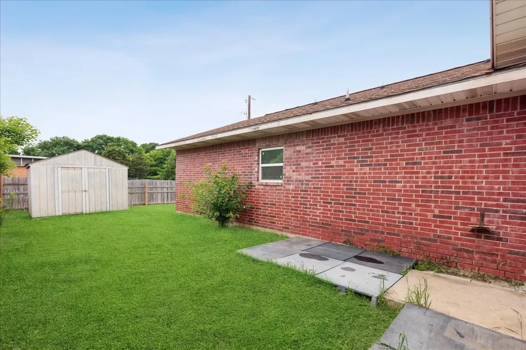 4043 Gray Oak Place Dallas TX 75212